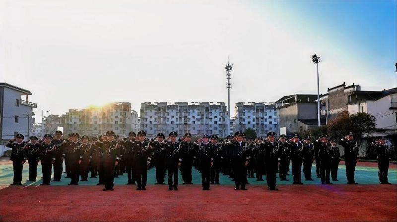 敬礼！黄山公安举行升警旗仪式庆祝第六个中国人民警察节